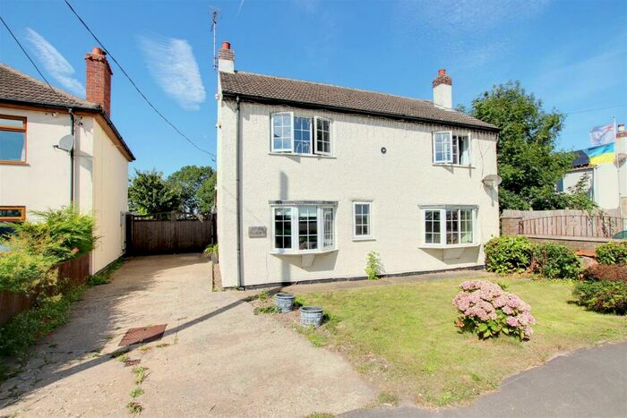 4 Bedroom Detached House For Sale In Sutton Road, Huttoft, LN13