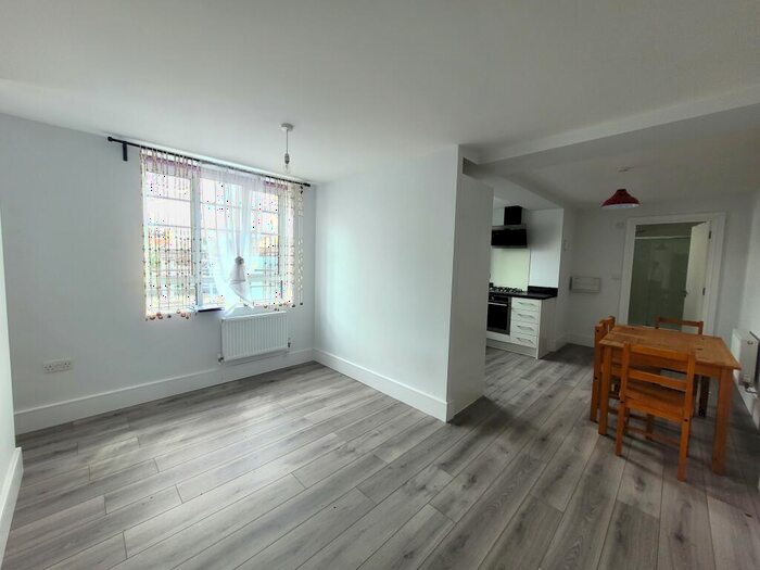 Apartment To Rent In High Street, Slough, SL1