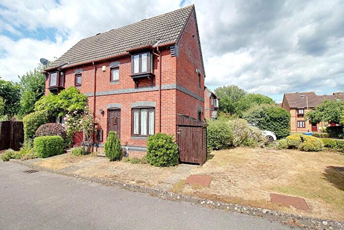 1 Bedroom Cluster House For Sale In Hop Garden Road, Hook, Hampshire, RG27