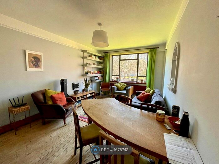 3 Bedroom Flat To Rent In Wells House, London, EC1R