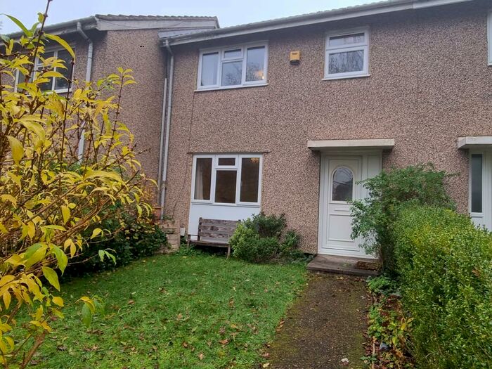 3 Bedroom Semi-Detached House To Rent In Brookhouse Road, Farnborough, GU14