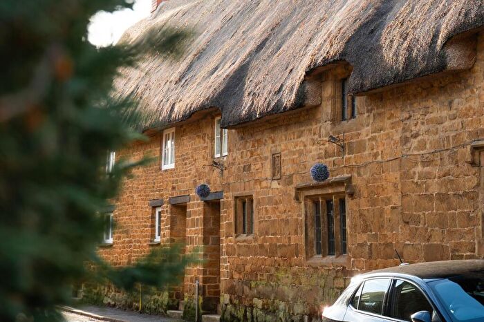 3 Bedroom Terraced House For Sale In Kings Road, Bloxham, OX15