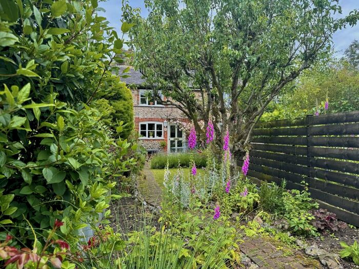 2 Bedroom Cottage For Sale In Union Street, Ramsbury, Wiltshire, SN8