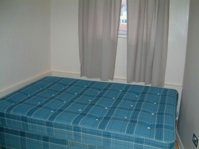 4 Bedroom Property To Rent In Clarence Lane, London, SW15