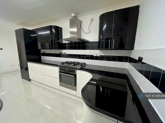 4 Bedroom Terraced House To Rent In Seventh Avenue, London, E12