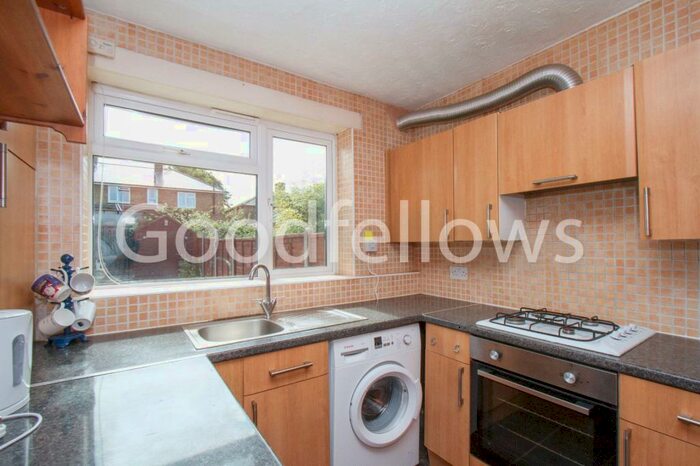 Terraced House To Rent In Peterborough Road, Carshalton, SM5