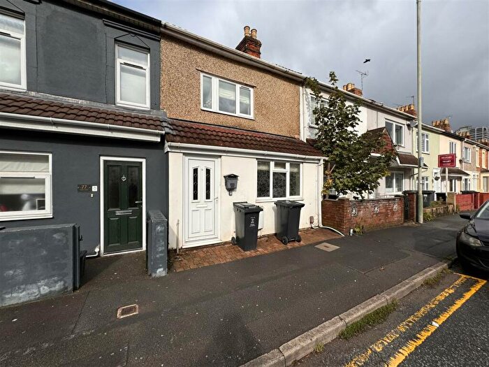 2 Bedroom Flat For Sale In Curtis Street, Swindon, SN1