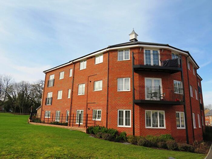 2 Bedroom Apartment To Rent In Tenor Close, Buckingham, MK18