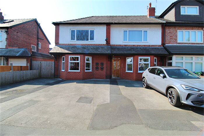 2 Bedroom Flat To Rent In Heaton Road, Heaton Moor, Stockport, SK4