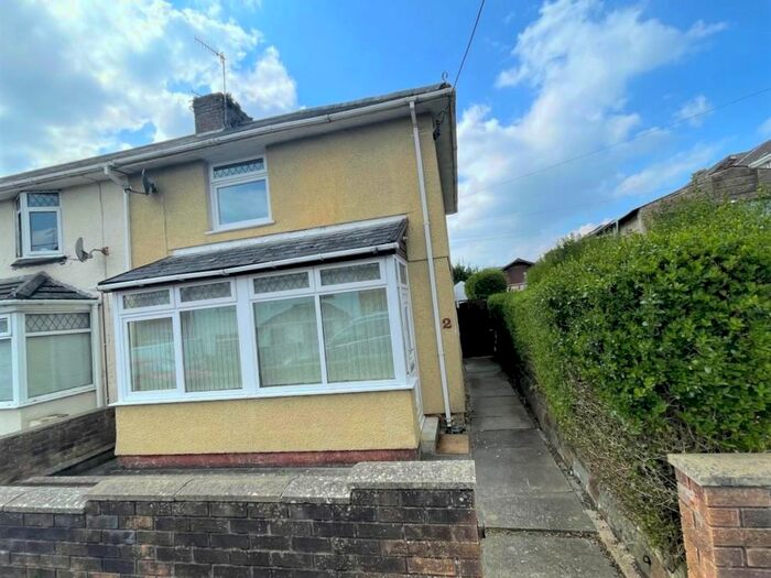 2 Bedroom Semi-Detached House For Sale In Bryn Gwdig, Burry Port, SA16