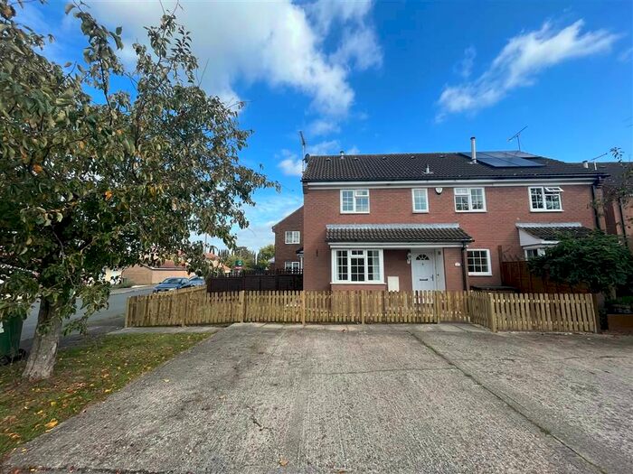 2 Bedroom Property To Rent In Iris Close, Aylesbury, HP21