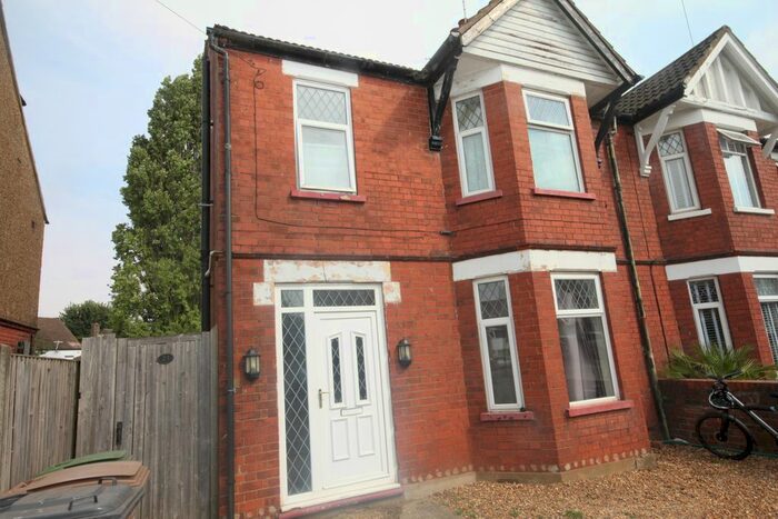 3 Bedroom Semi-Detached House To Rent In The Avenue, Luton, LU4