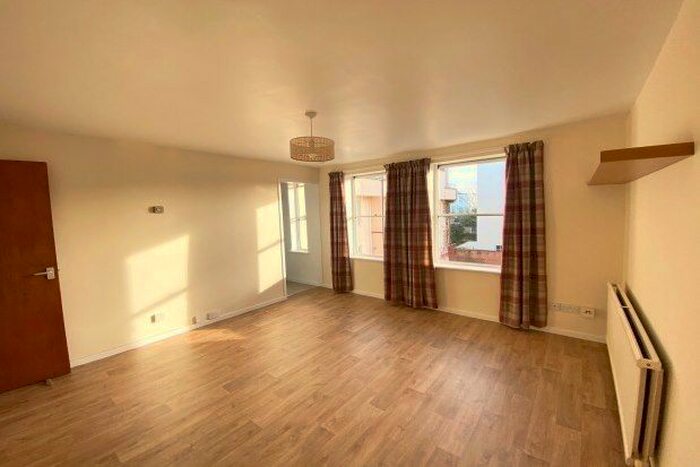 2 Bedroom Flat To Rent In High Street, Cheltenham, GL52