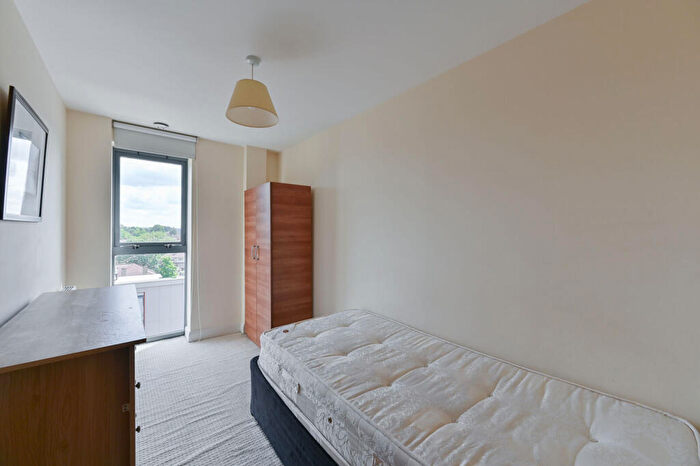 2 Bedroom Flat For Sale In London Road, Croydon, CR0