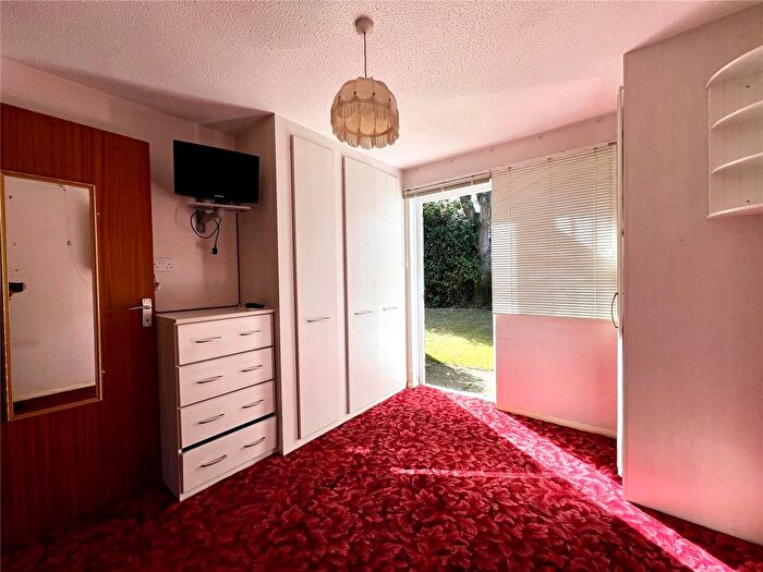 1 Bedroom Flat For Sale In Chasefield Close, Guildford, Surrey, GU4
