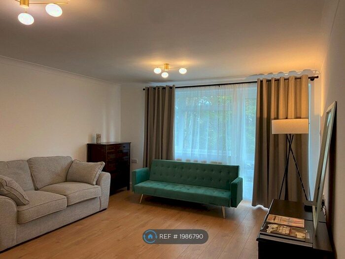 2 Bedroom Flat To Rent In Maxwell Road, Northwood, HA6