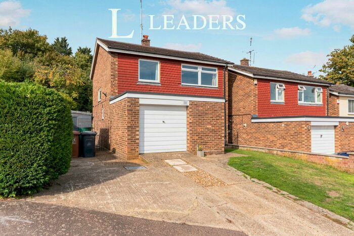 3 Bedroom Detached House To Rent In Foster Drive, Hitchin, SG4