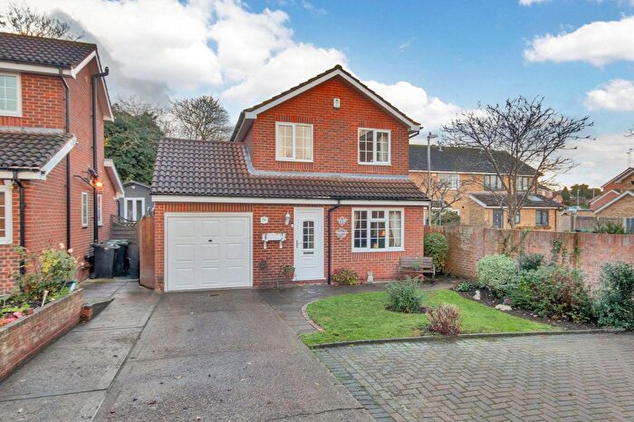 3 Bedroom Detached House For Sale In Castle Lane, Gravesend, DA12