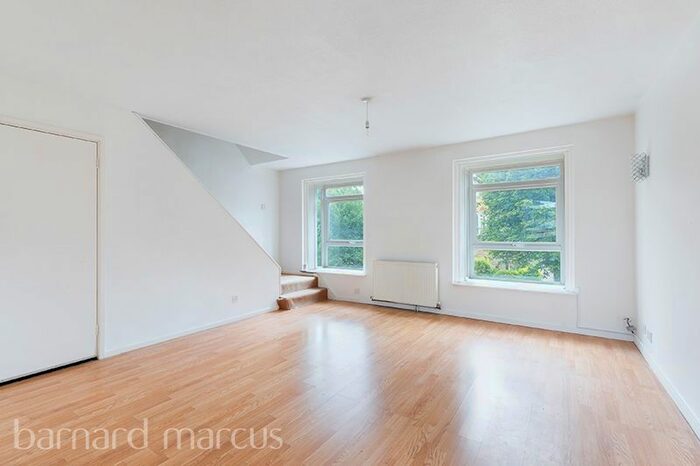 2 Bedroom Maisonette To Rent In Cotelands, Croydon, CR0