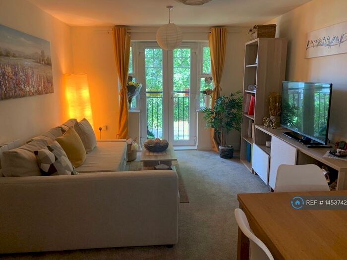 2 Bedroom Flat To Rent In Ashville Way, Wokingham, RG41