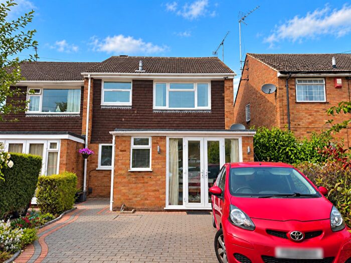 3 Bedroom End Of Terrace House For Sale In Lower Cippenham Lane, Slough, SL1