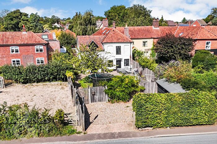 5 Bedroom Semi-Detached House For Sale In Long Stratton Road, Forncett St. Peter, Norwich, NR16