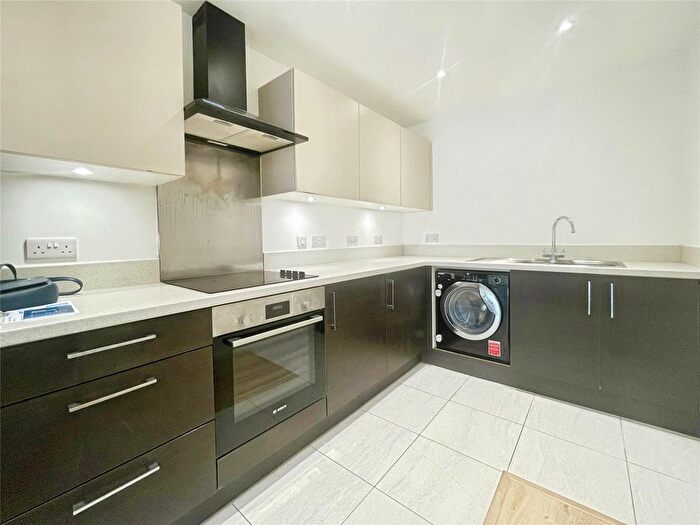 2 Bedroom Flat To Rent In Gartlet Road, Watford, Hertfordshire, WD17