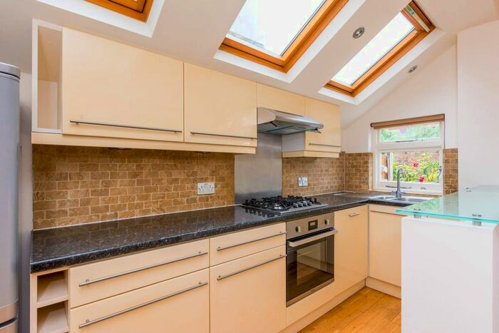 2 Bedroom Flat To Rent In Larden Road, Wendell Park, London, W3