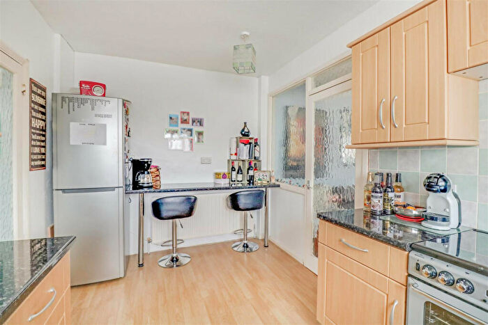 1 Bedroom End Of Terrace House For Sale In Underwood Square, Leigh-on-sea, SS9