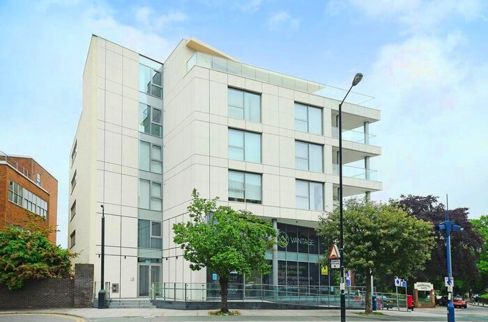 2 Bedroom Flat To Rent In Upper Richmond Road, East Putney, London, SW15