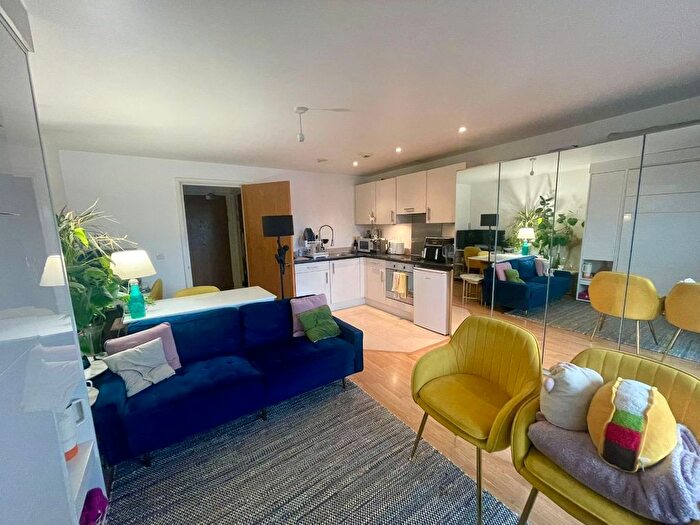 Studio To Rent In Greyhound Hill, London, NW4