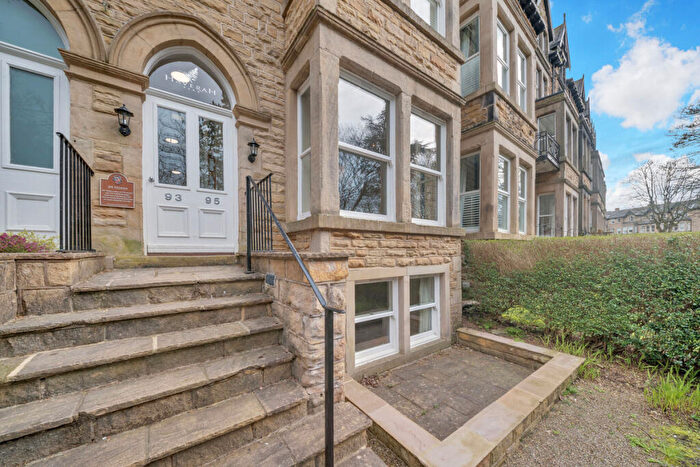2 Bedroom Apartment For Sale In Haverah Park, Harrogate, HG2