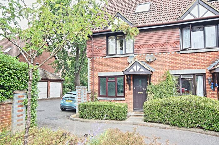 1 Bedroom Flat To Rent In Oriental Road, Woking, GU22