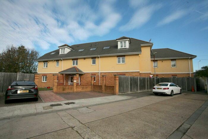 2 Bedroom Flat To Rent In Arterial Avenue, Rainham, RM13