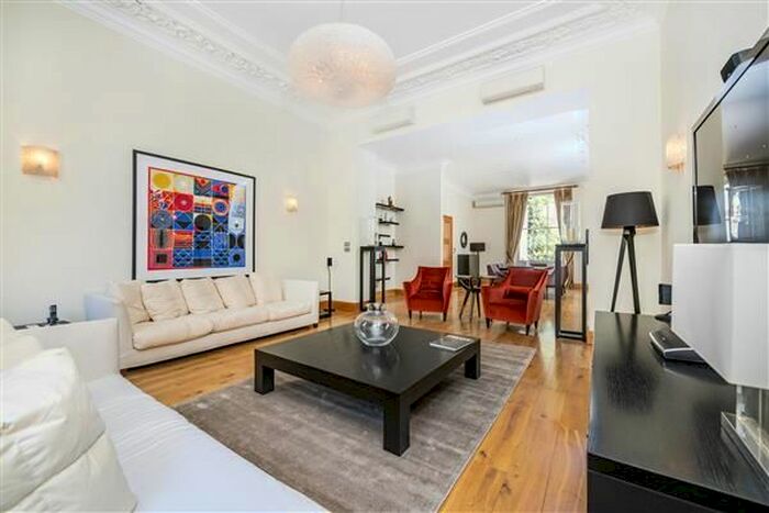 3 Bedroom Flat To Rent In Eaton Place, London, SW1X