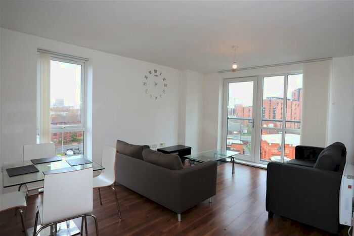 3 Bedroom Apartment To Rent In The Riley Building, Derwent St., M5