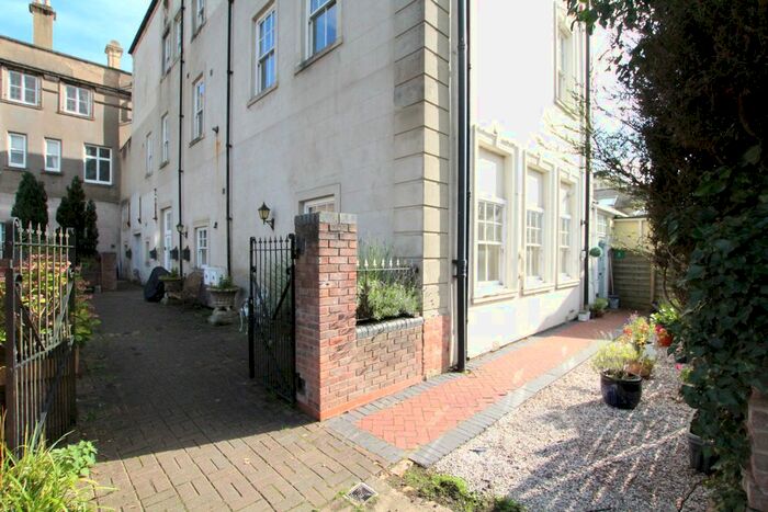 2 Bedroom Flat For Sale In Pavilion Point, Rangemore, Burton-On-Trent, DE13