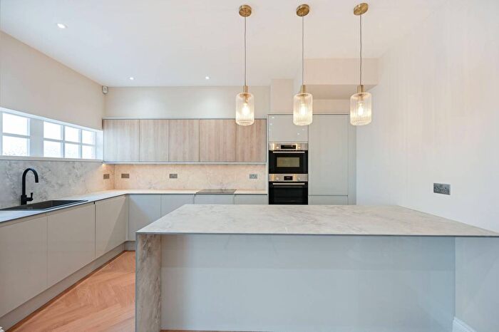5 Bedroom Mews To Rent In Petersham Place, South Kensington, London, SW7
