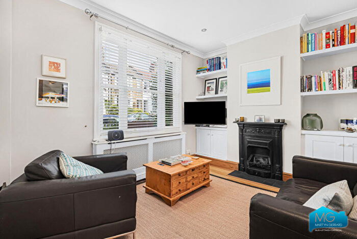 3 Bedroom Terraced House To Rent In Long Lane, East Finchley, London, N2