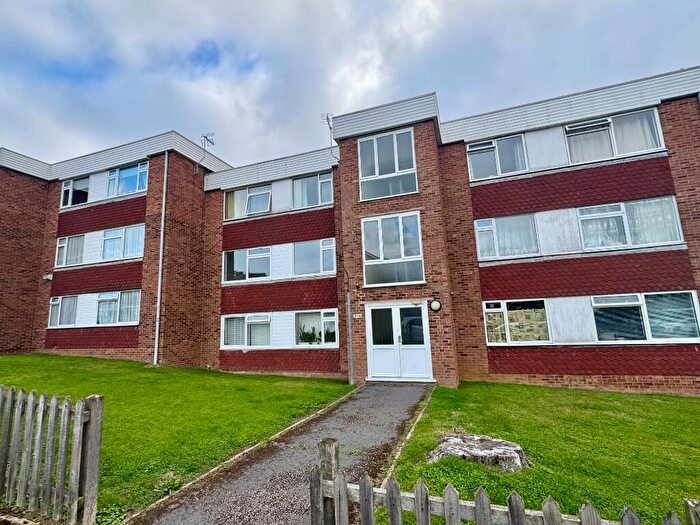 2 Bedroom Flat To Rent In Bingley Close, Snodland, Kent, ME6