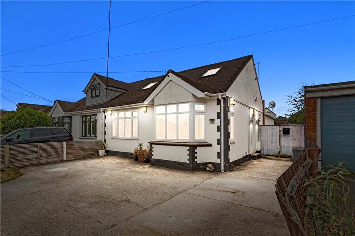 4 Bedroom Semi-Detached House For Sale In The Avenue, Hadleigh, Benfleet, Essex, SS7