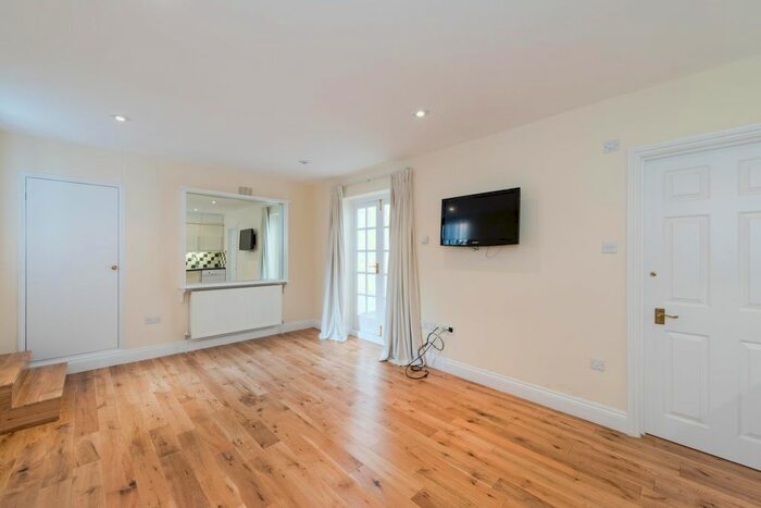 Studio To Rent In Montagu Mews South, London, W1H