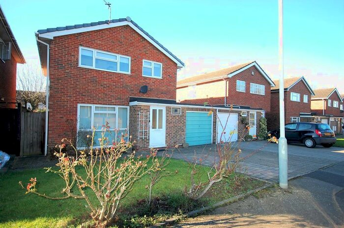 4 Bedroom Detached House To Rent In Seaford Close, Ruislip, HA4