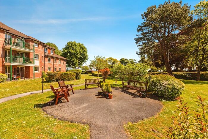 1 Bedroom Flat For Sale In Mayals Road, Blackpill, Swansea, SA3