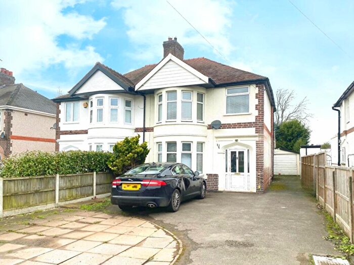 3 Bedroom Semi-Detached House To Rent In The Long Shoot, Nuneaton, Warwickshire, CV11