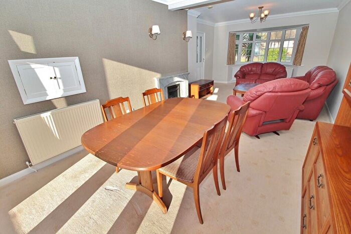 2 Bedroom Detached Bungalow For Sale In Chestnut Avenue, Bedhampton, PO9