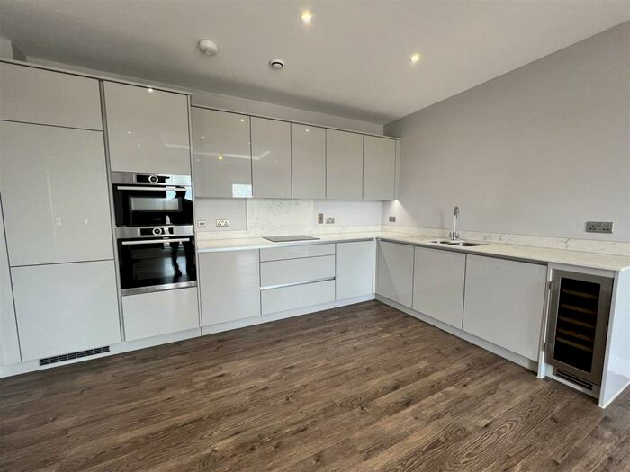 2 Bedroom Penthouse To Rent In Victoria Avenue, Southend-On-Sea, SS2