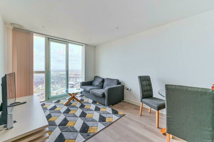 1 Bedroom Flat To Rent In Pinnacle Apartments, East Croydon, CR0