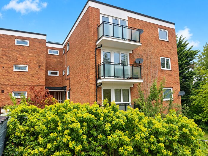 2 Bedroom Flat For Sale In Clarendon Court, Clarendon Road, Harpenden, Hertfordshire, AL5