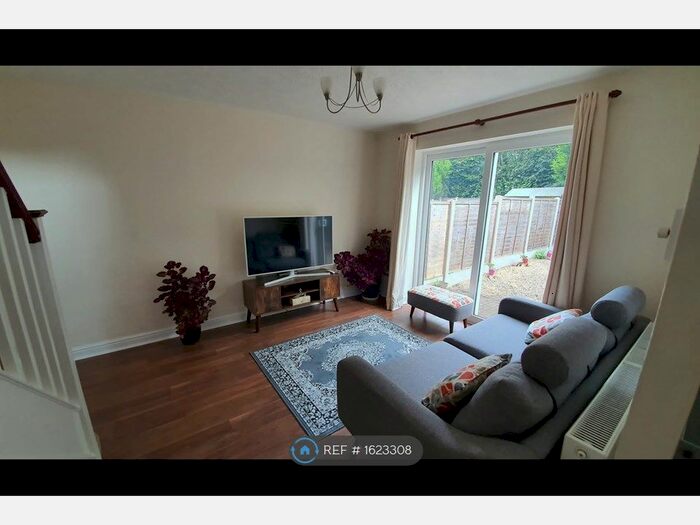 1 Bedroom Semi-Detached House To Rent In Merlin Close, Morley, Leeds, LS27